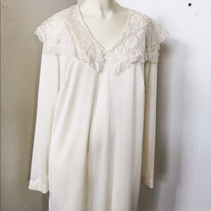 Vintage 🌷 80’s Top with Big Lace Collar